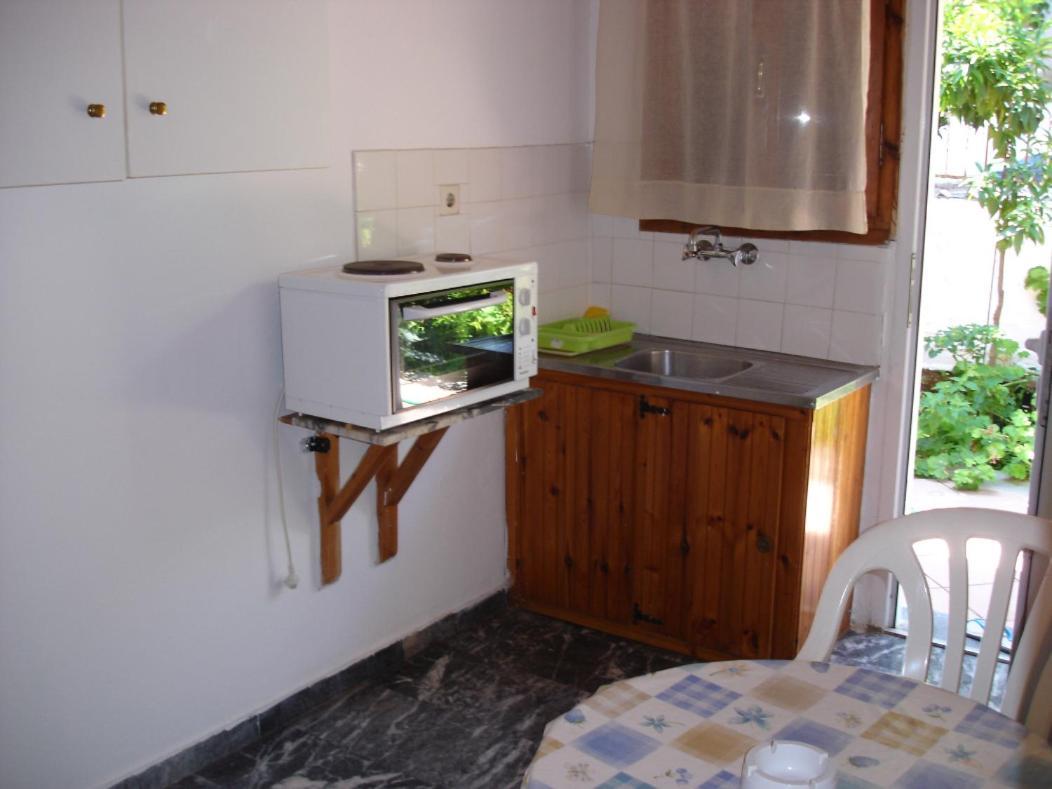 Ilias Appartements Tsaprounis Ellinika  Bagian luar foto